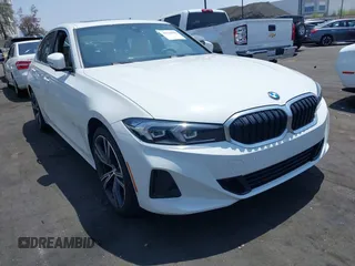 2024 BMW 3 Series 330i z VIN 3MW69FF05R8E27765, wystawiony jako IAAI lot #42126458 z przebiegiem 13 172 mil mil oraz . Historia ofert i sprzedaży dostępna na DreamBid. Obrazek 1.