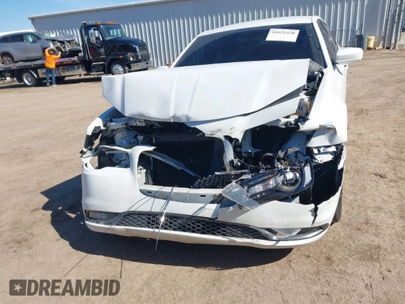 2019 Chrysler 300 with VIN 2C3CCABG0KH539581, listed as a IAAI auction lot 41652438 with 1 mi miles. Bid and sale history available at carsss.com. Image 12.
