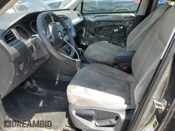 2018 Volkswagen Tiguan S z VIN 3VV1B7AX9JM068669, wystawiony jako Copart lot #56676365 z przebiegiem 178 679 mil mil oraz Szkoda całkowita • Salvage title. Historia ofert i sprzedaży dostępna na DreamBid. Obrazek 7.