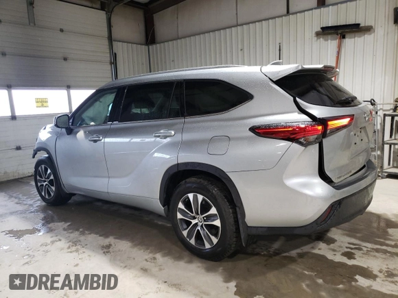2022 Toyota Highlander XLE with VIN 5TDGZRBH6NS163543, listed as a Copart auction lot 57796635 with 26,011 mi miles and Salvage title. Bid and sale history available at DreamBid. Image 2.