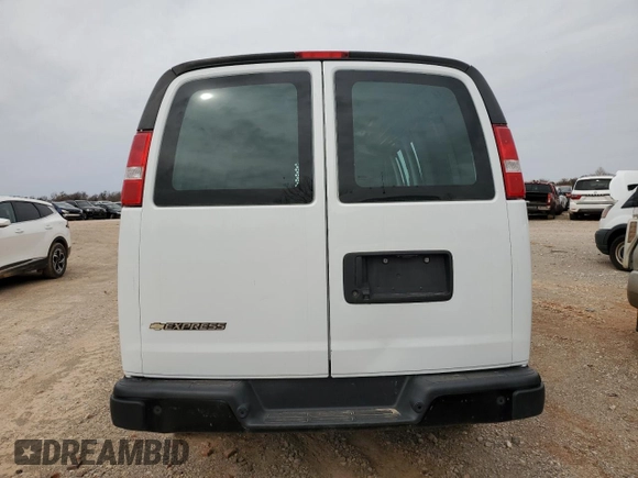 2022 Chevrolet Express Cargo z VIN 1GCWGAFPXN1218528, wystawiony jako Copart lot #46952485 z przebiegiem 129 866 mil mil oraz Czysty tytuł • Clean title. Historia ofert i sprzedaży dostępna na DreamBid. Obrazek 6.
