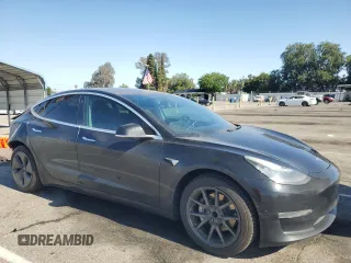 2018 Tesla Model 3 Long Range Battery z VIN 5YJ3E1EA8JF123005, wystawiony jako Copart lot #57272825 z przebiegiem 170 951 mil mil oraz Szkoda całkowita • Salvage title. Historia ofert i sprzedaży dostępna na DreamBid. Obrazek 4.