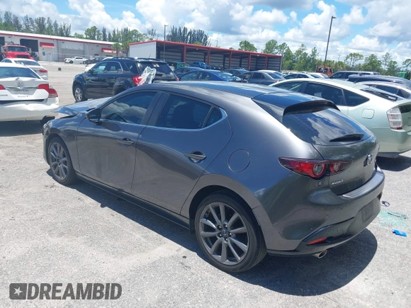 2022 Mazda 3 Select z VIN JM1BPAKL1N1519383, wystawiony jako IAAI lot #39742243 z przebiegiem 20 080 mil mil oraz . Historia ofert i sprzedaży dostępna na DreamBid. Obrazek 3.