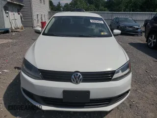 2014 Volkswagen Jetta SE with VIN 3VWD17AJ4EM265925, listed as a Copart auction lot 63925425 with 135,347 mi miles and Clean title. Bid and sale history available at DreamBid. Image 5.