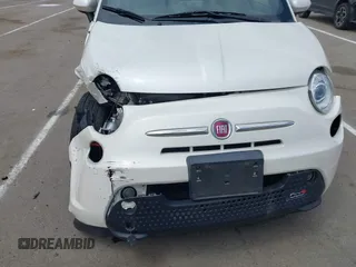 2018 FIAT 500e z VIN 3C3CFFGE9JT425578, wystawiony jako IAAI lot #42078476 z przebiegiem 29 592 mil mil oraz . Historia ofert i sprzedaży dostępna na DreamBid. Obrazek 19.