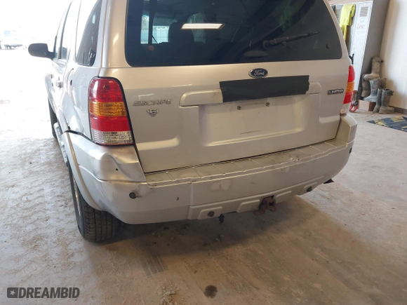 2006 Ford Escape Limited with VIN 1FMYU94176KC07783, listed as a IAAI auction lot 42083378 with 201,327 mi miles. Bid and sale history available at carsss.com. Image 6.