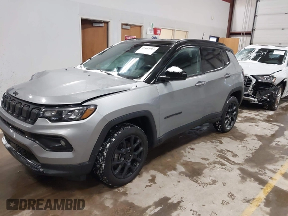2022 Jeep Compass Latitude with VIN 3C4NJDBB3NT186152, listed as a IAAI auction lot 41402923 with 30,443 mi miles and . Bid and sale history available at DreamBid. Image 17.