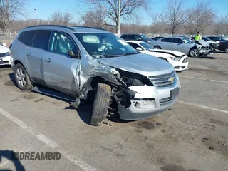 2017 Chevrolet Traverse Premier z VIN 1GNKVJKD4HJ339874, wystawiony jako IAAI lot #41671990 z przebiegiem 106 241 mil mil oraz . Historia ofert i sprzedaży dostępna na DreamBid. Obrazek 1.