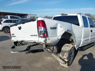 2003 Chevrolet Silverado 1500 LS with VIN 2GCEC19T231309266, listed as a IAAI auction lot 41304199 with 181,761 mi miles. Bid and sale history available at carsss.com. Image 6.