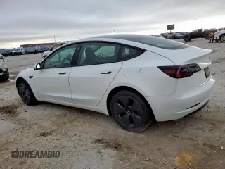 2023 Tesla Model 3 z VIN 5YJ3E1EA3PF488040, wystawiony jako Copart lot #52628165 z przebiegiem 22 326 mil mil oraz Czysty tytuł • Clean title. Historia ofert i sprzedaży dostępna na DreamBid. Obrazek 2.