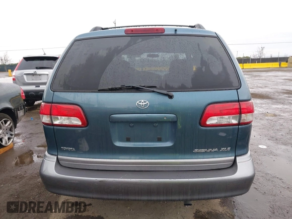 2001 Toyota Sienna LE with VIN 4T3ZF13C01U323995, listed as a IAAI auction lot 41472484 with 232,667 mi miles. Bid and sale history available at carsss.com. Image 17.
