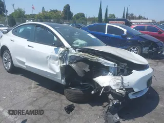 2023 Tesla Model 3 z VIN 5YJ3E1EA6PF460054, wystawiony jako IAAI lot #41231368 z przebiegiem 29 437 mil mil oraz . Historia ofert i sprzedaży dostępna na DreamBid. Obrazek 1.