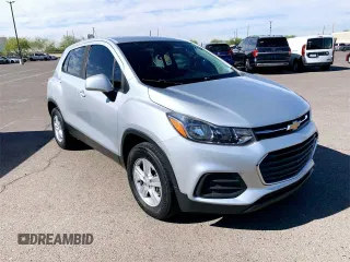 2020 Chevrolet Trax LS with VIN 3GNCJNSB4LL131582, listed as a Copart auction lot 44451325 with 136,718 mi miles and Clean Title. Bid and sale history available at carsss.com. Image 4.