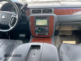 2008 Chevrolet Suburban LTZ with VIN 1GNFC16018R193868, listed as a Copart auction lot 50950405 with 193,219 mi miles and Clean title. Bid and sale history available at DreamBid. Image 9.