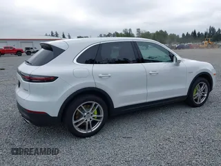 2019 Porsche Cayenne E-Hybrid z VIN WP1AE2AY0KDA52065, wystawiony jako IAAI lot #42687097 z przebiegiem 53 670 mil mil oraz . Historia ofert i sprzedaży dostępna na DreamBid. Obrazek 14.