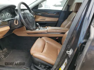 2011 BMW 7 Series 740i z VIN WBAKA4C51BC612517, wystawiony jako Copart lot #76987474 z przebiegiem Nie podano mil oraz Szkoda całkowita • Salvage title. Historia ofert i sprzedaży dostępna na DreamBid. Obrazek 7.