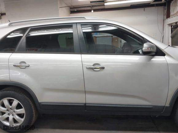 2013 Kia Sorento LX with VIN 5XYKT3A69DG389015, listed as a IAAI auction lot 41852399 with 52,407 mi miles. Bid and sale history available at carsss.com. Image 13.