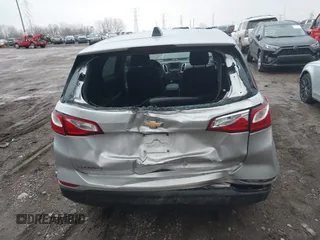 2019 Chevrolet Equinox LS z VIN 3GNAXHEV9KS640830, wystawiony jako IAAI lot #41515333 z przebiegiem 105 077 mil mil oraz . Historia ofert i sprzedaży dostępna na DreamBid. Obrazek 6.