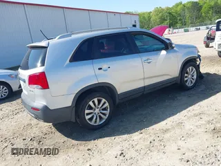 2011 Kia Sorento EX with VIN 5XYKU4A28BG070279, listed as a IAAI auction lot 41960555 with 1 mi miles. Bid and sale history available at carsss.com. Image 4.
