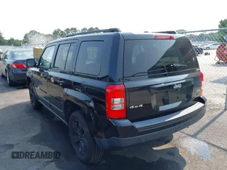2015 Jeep Patriot High Altitude z VIN 1C4NJRFB3FD189910, wystawiony jako IAAI lot #42410866 z przebiegiem 141 669 mil mil oraz . Historia ofert i sprzedaży dostępna na DreamBid. Obrazek 3.