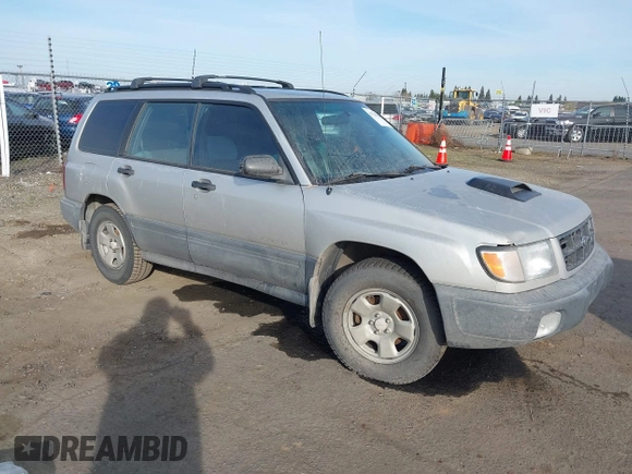 2000 Subaru Forester L with VIN JF1SF6355YH721788, listed as a IAAI auction lot 41736026 with 305,157 mi miles. Bid and sale history available at carsss.com. Image 1.