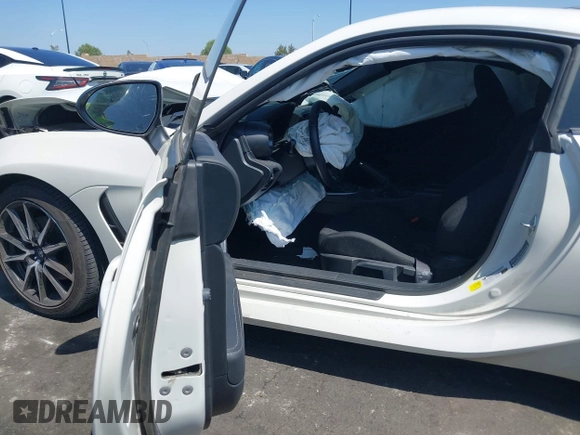 2023 Toyota 86 z VIN JF1ZNBC13P8762393, wystawiony jako IAAI lot #42202061 z przebiegiem 9 870 mil mil oraz . Historia ofert i sprzedaży dostępna na DreamBid. Obrazek 5.