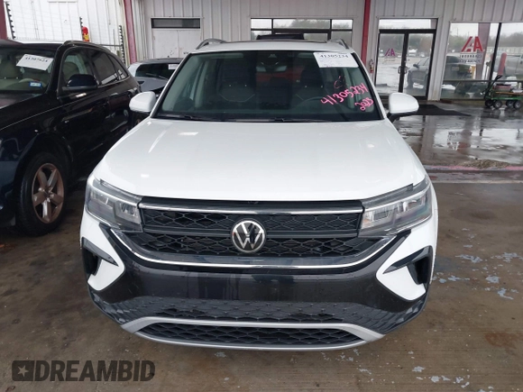 2023 Volkswagen Taos SE z VIN 3VVNX7B22PM315903, wystawiony jako IAAI lot #41305234 z przebiegiem 14 321 mil mil oraz . Historia ofert i sprzedaży dostępna na DreamBid. Obrazek 12.
