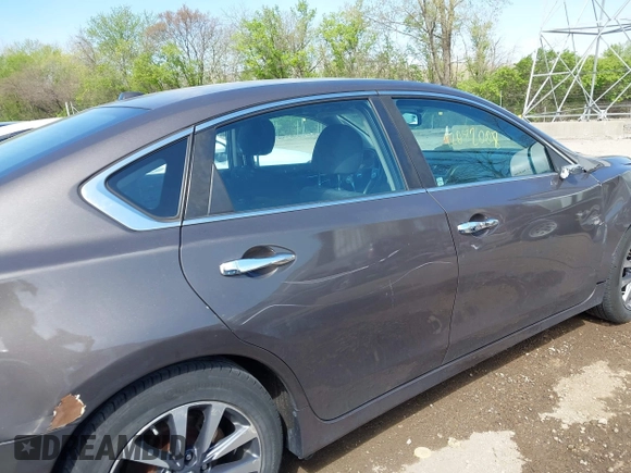 2016 Nissan Altima SR z VIN 1N4AL3AP8GC120975, wystawiony jako IAAI lot #42082008 z przebiegiem 136 523 mil mil oraz . Historia ofert i sprzedaży dostępna na DreamBid. Obrazek 13.