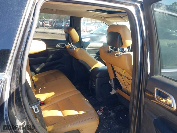 2011 Jeep Grand Cherokee Laredo with VIN 1J4RR4GG2BC585859, listed as a IAAI auction lot 41901919 with 272,585 mi miles. Bid and sale history available at carsss.com. Image 8.