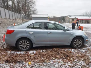 2010 Suzuki Kizashi SE with VIN JS2RE9A30A6101436, listed as a IAAI auction lot 40998132 with 140,786 mi miles and . Bid and sale history available at DreamBid. Image 14.