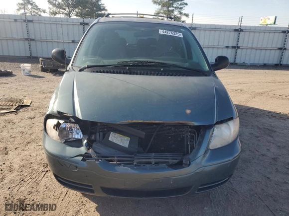 2006 Chrysler Town & Country SWB with VIN 1A4GP45R86B572577, listed as a Copart auction lot 44276325 with 0 mi miles and Salvage Title. Bid and sale history available at carsss.com. Image 5.