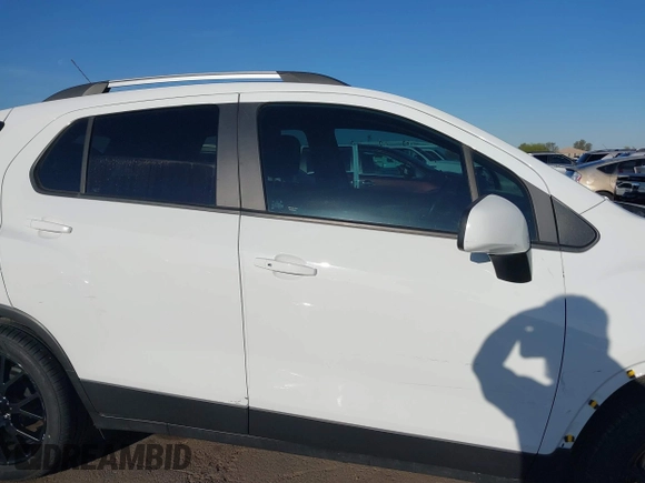 2022 Chevrolet Trax LT with VIN KL7CJLSM1NB512337, listed as a IAAI auction lot 41828625 with 40,877 mi miles. Bid and sale history available at carsss.com. Image 14.