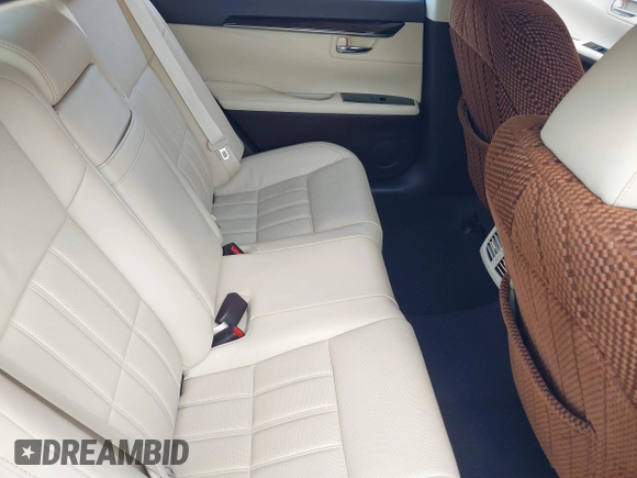 2018 Lexus ES with VIN 58ABK1GG0JU111819, listed as a IAAI auction lot 40320555 with 32,194 mi miles. Bid and sale history available at carsss.com. Image 8.