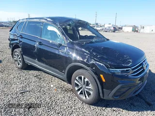 2023 Volkswagen Tiguan S z VIN 3VVFB7AX0PM091756, wystawiony jako IAAI lot #39926948 z przebiegiem 29 876 mil mil oraz . Historia ofert i sprzedaży dostępna na DreamBid. Obrazek 1.