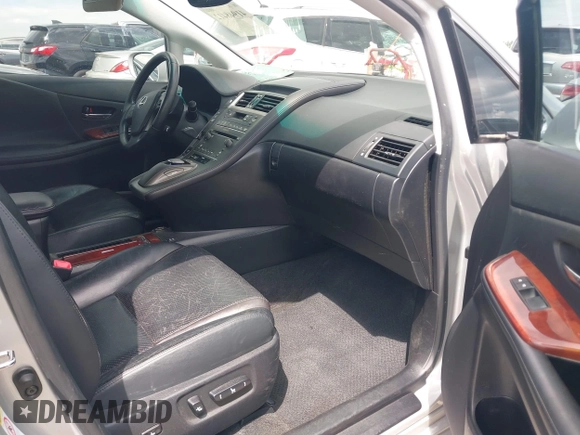 2010 Lexus HS 250h z VIN JTHBB1BA6A2014293, wystawiony jako IAAI lot #41948412 z przebiegiem 224 399 mil mil oraz . Historia ofert i sprzedaży dostępna na DreamBid. Obrazek 5.