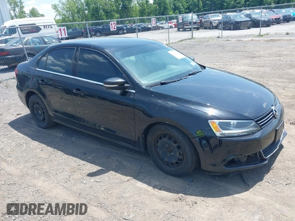 2013 Volkswagen Jetta SE z VIN 3VWDP7AJ7DM311471, wystawiony jako IAAI lot #42574345 z przebiegiem 81 760 mil mil oraz . Historia ofert i sprzedaży dostępna na DreamBid. Obrazek 1.