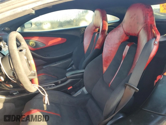 2017 McLaren 570S z VIN SBM13DAAXHW003255, wystawiony jako Copart lot #84219454 z przebiegiem Nie podano mil oraz Szkody całkowita. Historia ofert i sprzedaży dostępna na DreamBid. Obrazek 10.