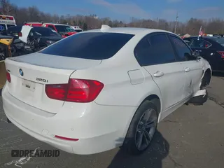 2015 BMW 3 Series 320i xDrive с VIN WBA3C3G55FNS75282, выставлен на аукционе IAAI как лот 41336850 с пробегом 120 856 миль миль и . История ставок и продаж доступна на DreamBid. Изображение 4.