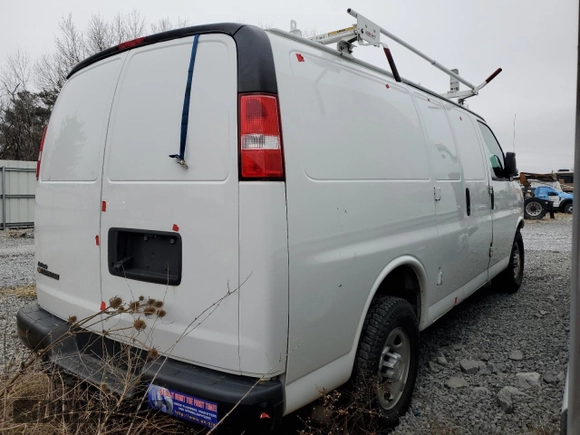 2019 Chevrolet Express Cargo Van with VIN 1GCWGAFG0K1372760, listed as a Copart auction lot 85068484 with 116,637 mi miles and Salvage Title. Bid and sale history available at carsss.com. Image 3.