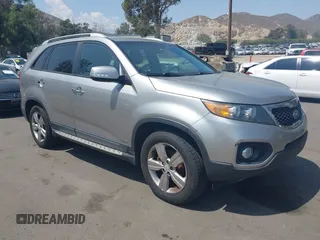 2013 Kia Sorento EX with VIN 5XYKUDA65DG352577, listed as a IAAI auction lot 42174829 with 175,500 mi miles and . Bid and sale history available at DreamBid. Image 1.