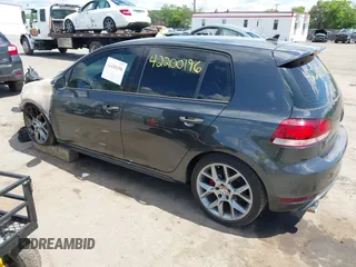 2011 Volkswagen GTI z VIN WVWGV7AJ3BW111691, wystawiony jako IAAI lot #42200196 z przebiegiem Nie podano mil oraz . Historia ofert i sprzedaży dostępna na DreamBid. Obrazek 3.