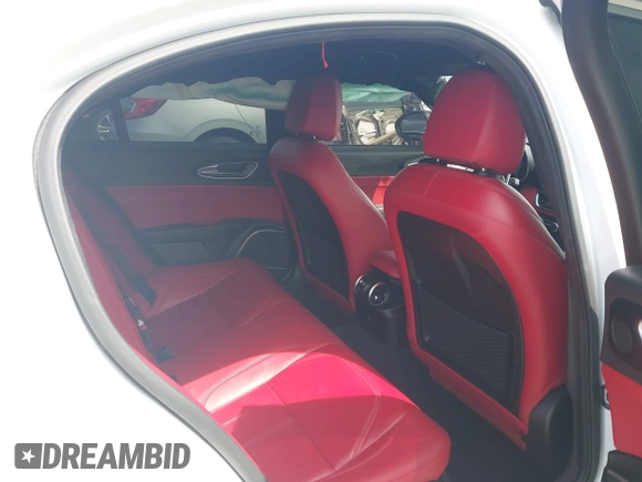 2019 Alfa Romeo Giulia z VIN ZARFAMAN4K7621122, wystawiony jako IAAI lot #41934779 z przebiegiem 57 246 mil mil oraz . Historia ofert i sprzedaży dostępna na DreamBid. Obrazek 8.