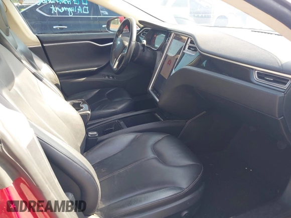 2014 Tesla Model S 60 z VIN 5YJSA1H16EFP42727, wystawiony jako IAAI lot #42544475 z przebiegiem 166 877 mil mil oraz . Historia ofert i sprzedaży dostępna na DreamBid. Obrazek 5.