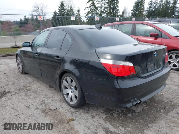 2007 BMW 5 Series 530i with VIN WBANE735X7CM46704, listed as a IAAI auction lot 41766712 with 172,163 mi miles. Bid and sale history available at carsss.com. Image 3.