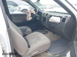 2005 Chevrolet Colorado 1SB LS Z85 with VIN 1GCCS136X58288566, listed as a IAAI auction lot 41607125 with 84,163 mi miles. Bid and sale history available at carsss.com. Image 5.
