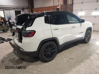 2022 Jeep Compass Latitude with VIN 3C4NJDBB2NT171240, listed as a IAAI auction lot 41206428 with 39,086 mi miles and . Bid and sale history available at DreamBid. Image 4.