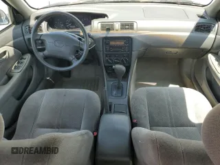 2000 Toyota Camry CE z VIN 4T1BG22K2YU663536, wystawiony jako Copart lot #60101425 z przebiegiem 109 342 mil mil oraz Czysty tytuł • Clean title. Historia ofert i sprzedaży dostępna na DreamBid. Obrazek 8.