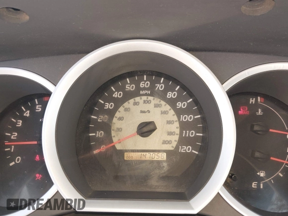 2005 Toyota Tacoma z VIN 5TEUU42N25Z099188, wystawiony jako IAAI lot #42179039 z przebiegiem 147 058 mil mil oraz . Historia ofert i sprzedaży dostępna na DreamBid. Obrazek 7.