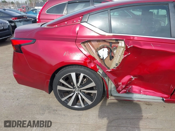 2019 Nissan Altima 2.5 SR with VIN 1N4BL4CV7KC113840, listed as a IAAI auction lot 41748943 with 82,930 mi miles. Bid and sale history available at carsss.com. Image 6.