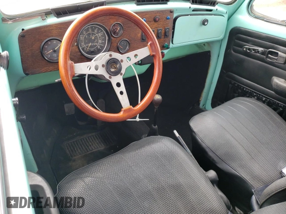 1971 Volkswagen Beetle with VIN 1112947468, listed as a Copart auction lot 46689684 with 33,508 mi miles and Clean Title. Bid and sale history available at DreamBid. Image 8.